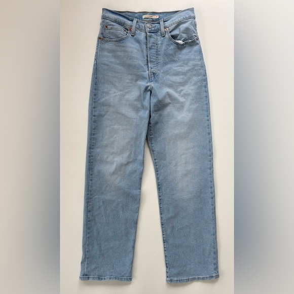 Levi's Women's Ribcage Straight Ankle Jeans in Light Wash High Rise Size 30 - Picture 2 of 13